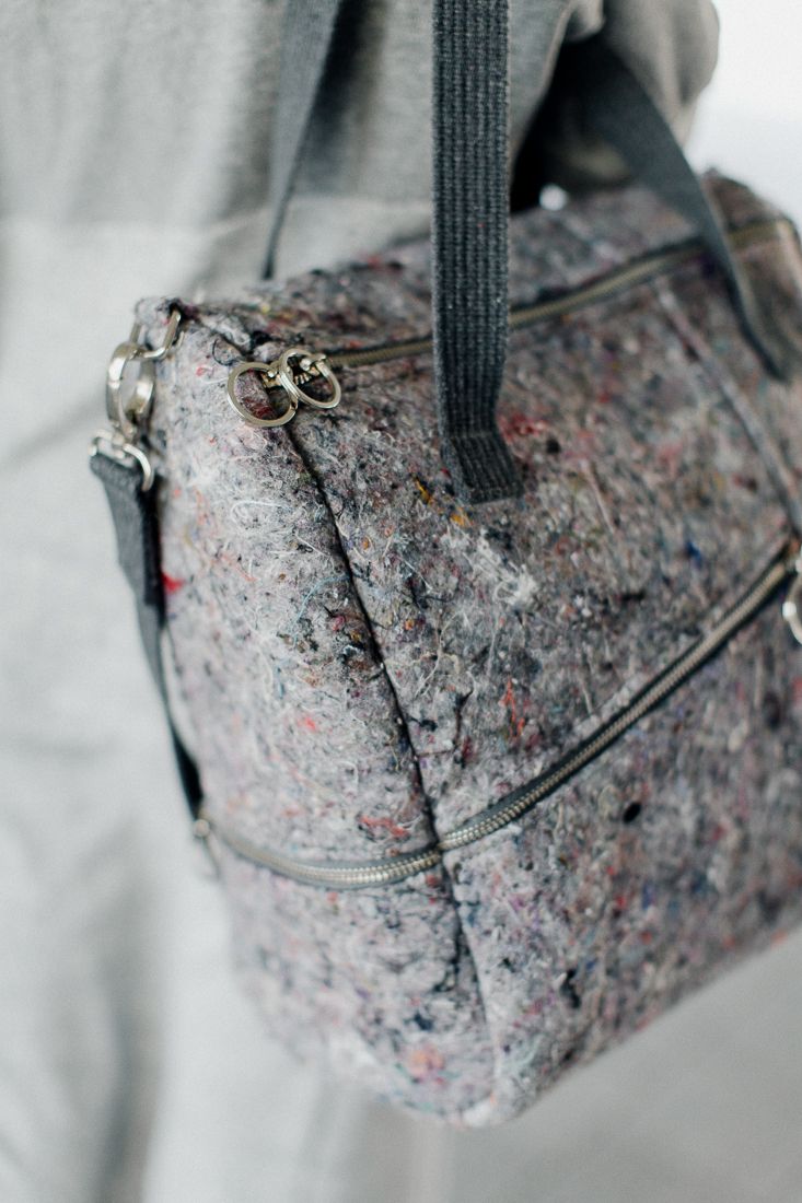 JUMBLE CUBE bag. Big bag for women. Gray color. Handmade from felt.