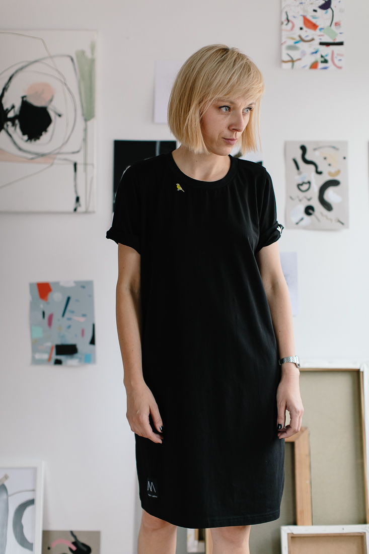sukienka AMARELO -- Wygodna damska czarna sukienka, wykonana ręcznie w stylu Basic z czarnej dzianiny. Metr64 i Pulpa. Polski Handmade