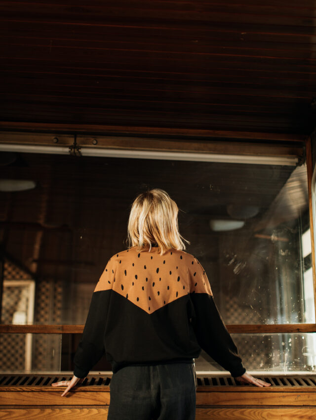bluza PESTKA damska, czarna z kolorem karmelowym, projektowana i szyta w Polsce, handmade