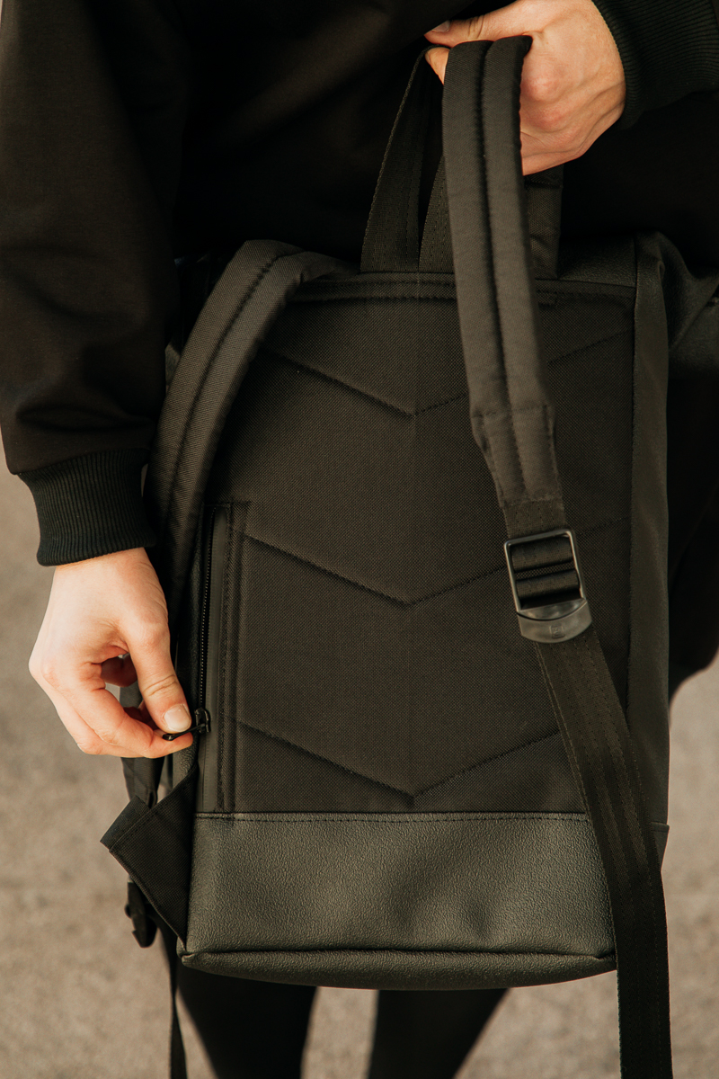 plecak ZIELENIAK miejski zwijany damski zielony butelkowy plecak , handmade , rękodzieło , kieszeń na małego laptopa