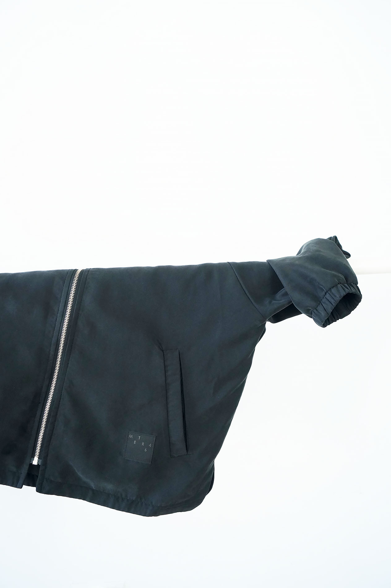 kurtka CZARNA - Damska kurtka bomberka ATRAMENT w klasycznej formie, w kolorze ciemnego, atramentowego granatu. Kurtka szyta ręcznie. Wodoodporny, poliester + bawełna